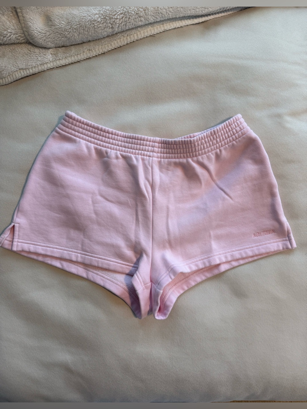 Aritzia Cozy Sweatfleece Perfect Micro Short - Size M - Villa Pink - Picture 3 of 5